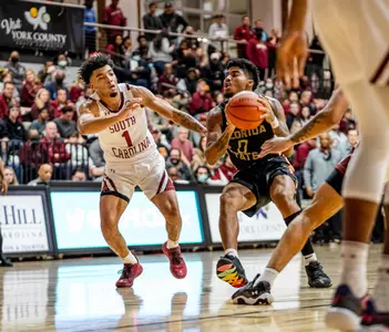 Men’s Basketball Falls to South Carolina 65-66