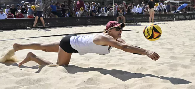 Beach Volleyball Goes Undefeated at Beach Bash