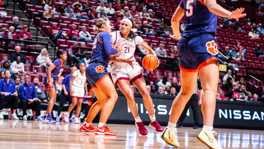 Noles Use Strong Second Half to Defeat Tigers Image
