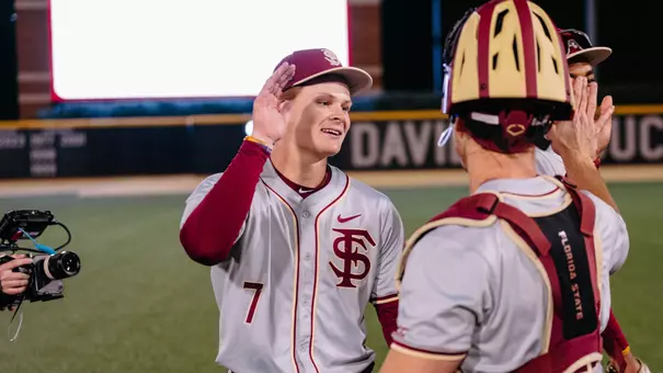 Wes Mendes High-Fives