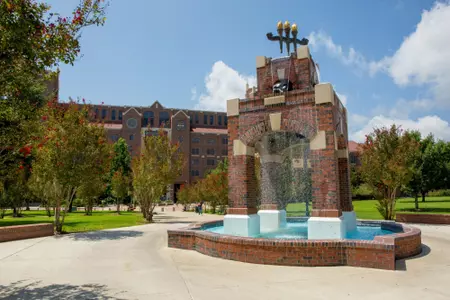 Heritage Fountain_Campus