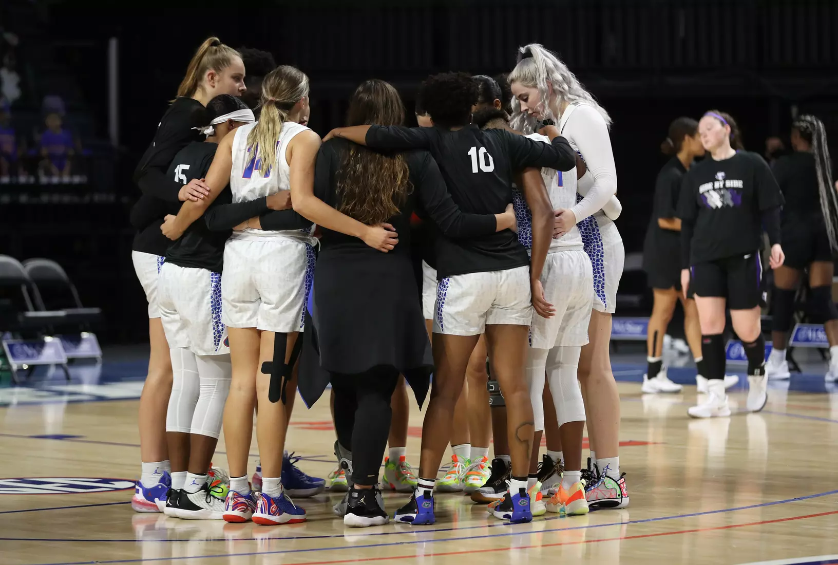 Scenes from the Gators' 84-52 win against the Texans