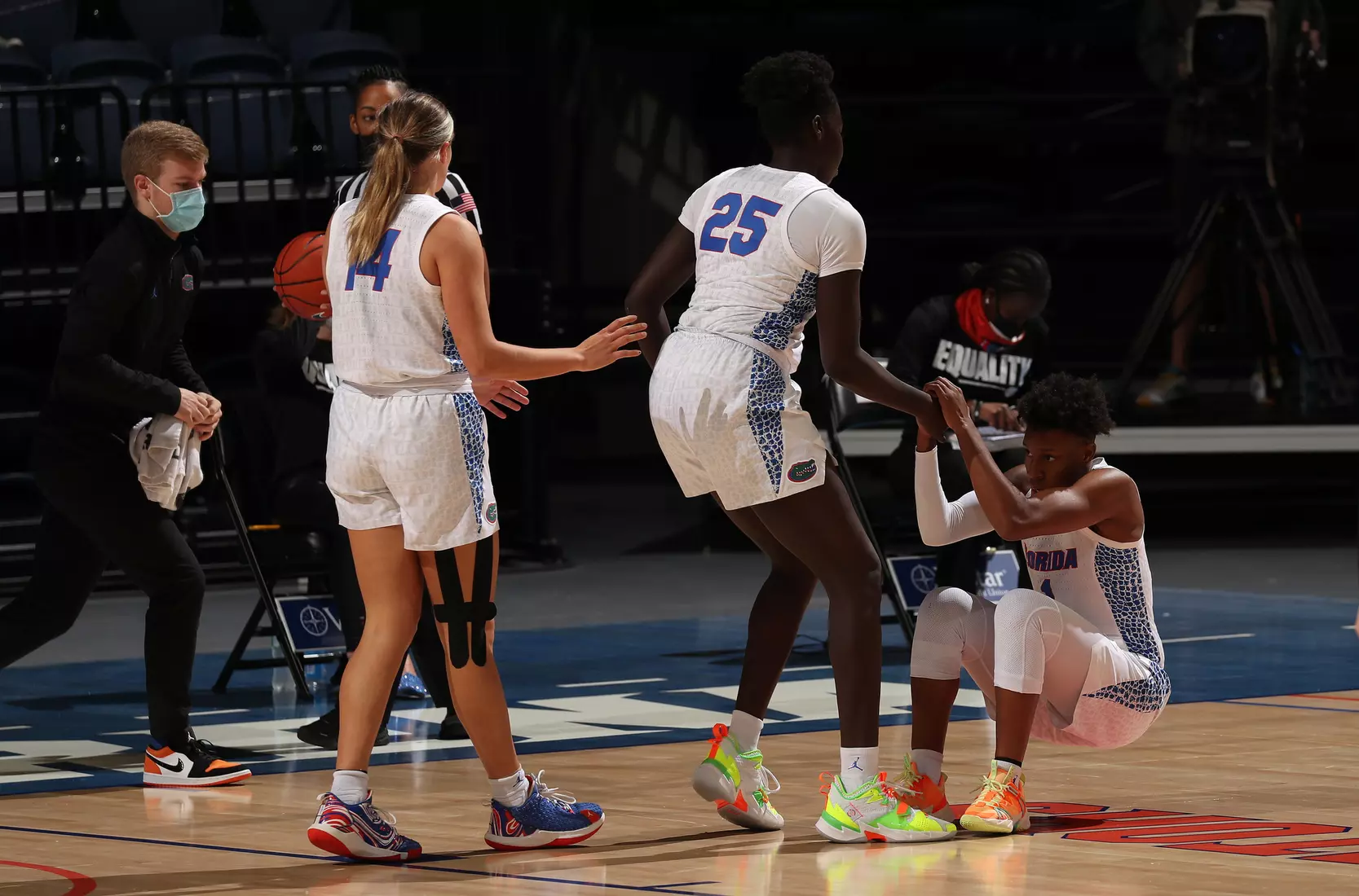 Scenes from the Gators' 84-52 win against the Texans