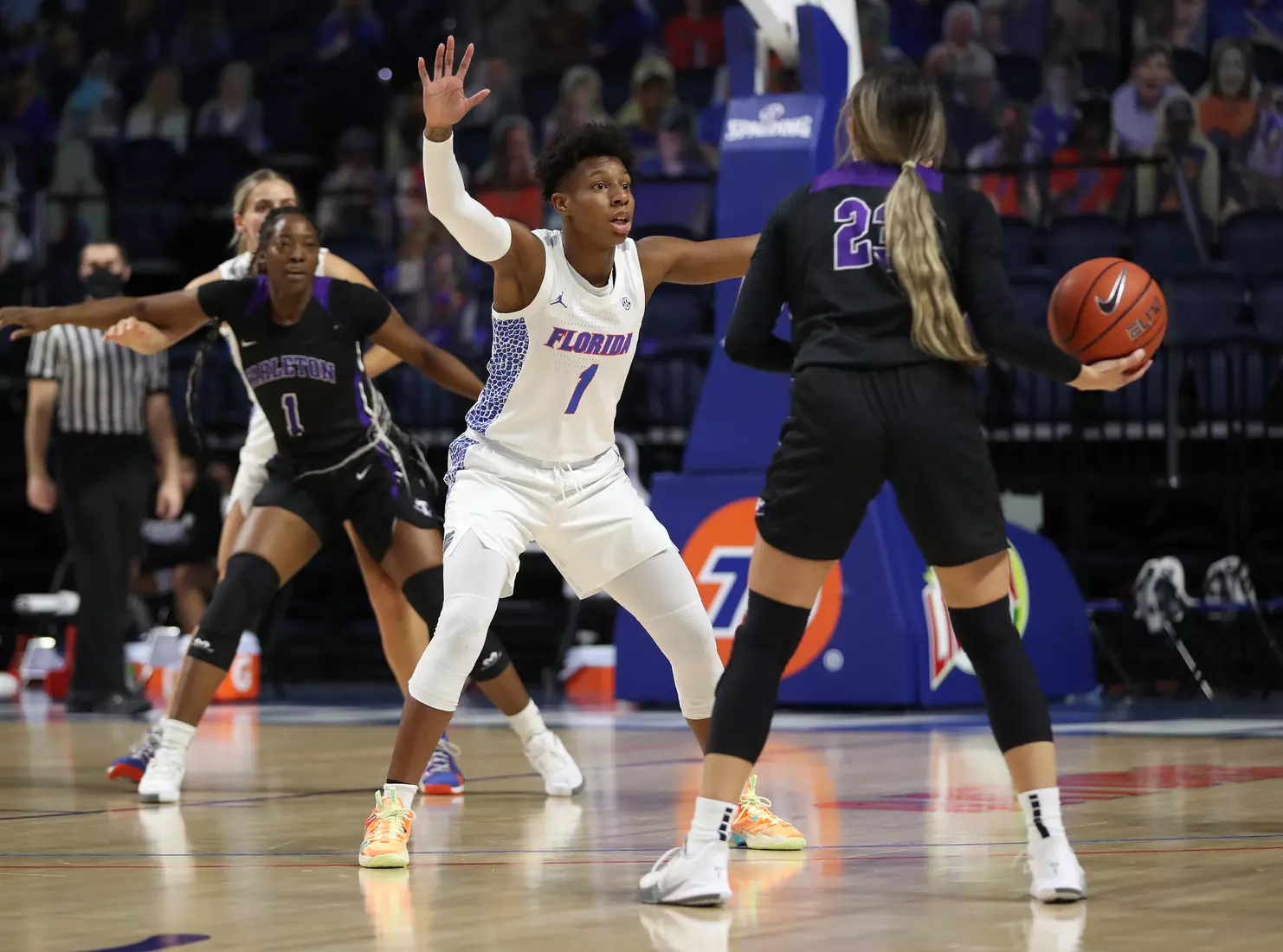 Scenes from the Gators' 84-52 win against the Texans