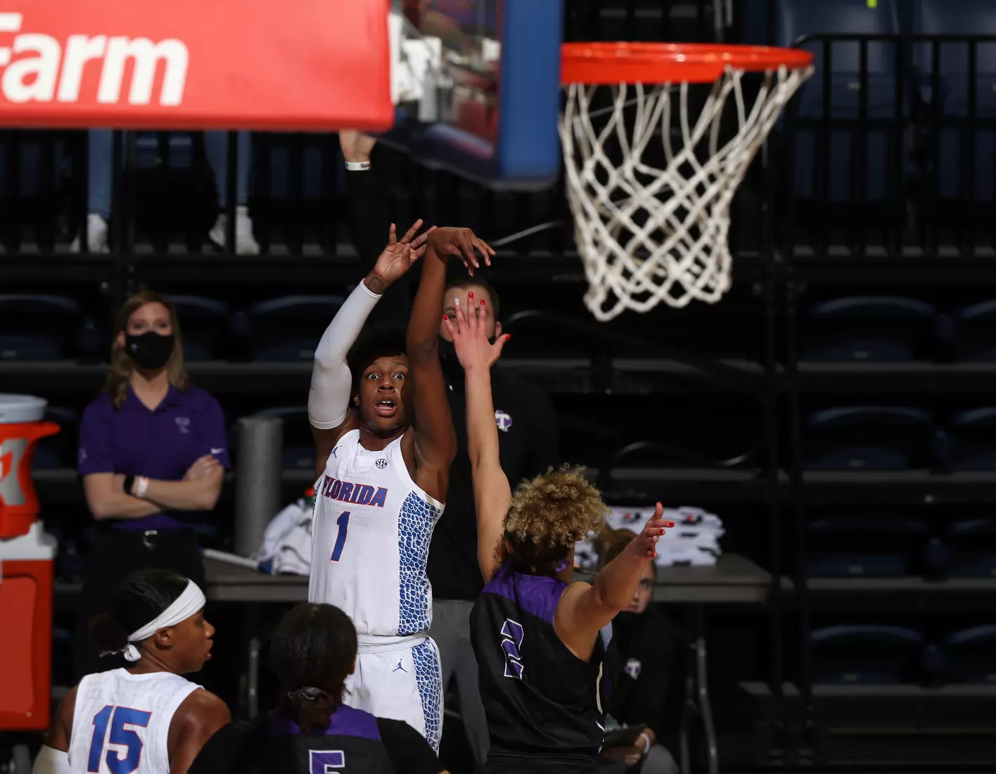 Scenes from the Gators' 84-52 win against the Texans