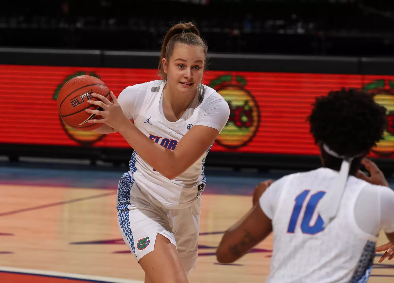 Scenes from the Gators' 84-52 win against the Texans