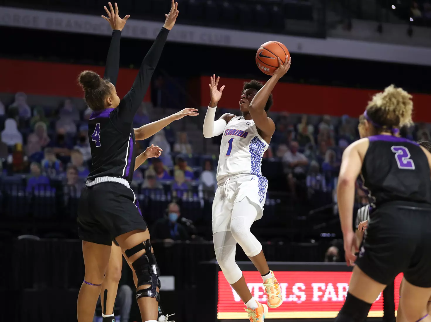 Scenes from the Gators' 84-52 win against the Texans