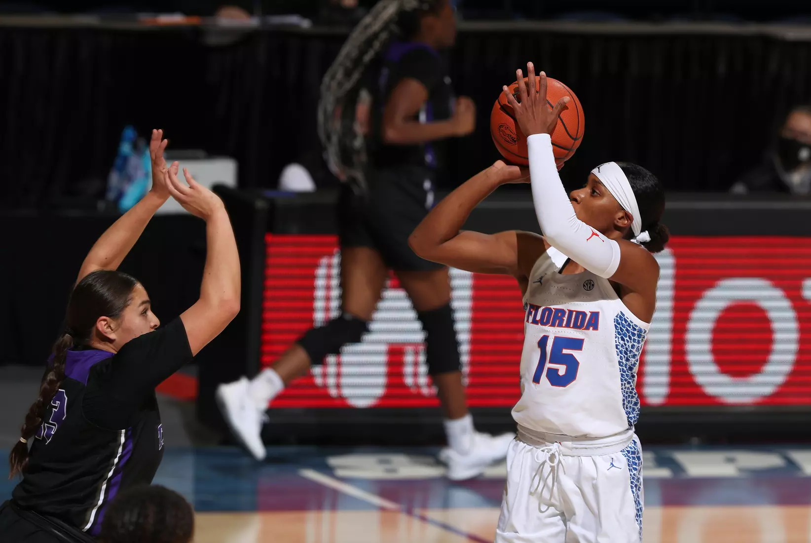 Scenes from the Gators' 84-52 win against the Texans