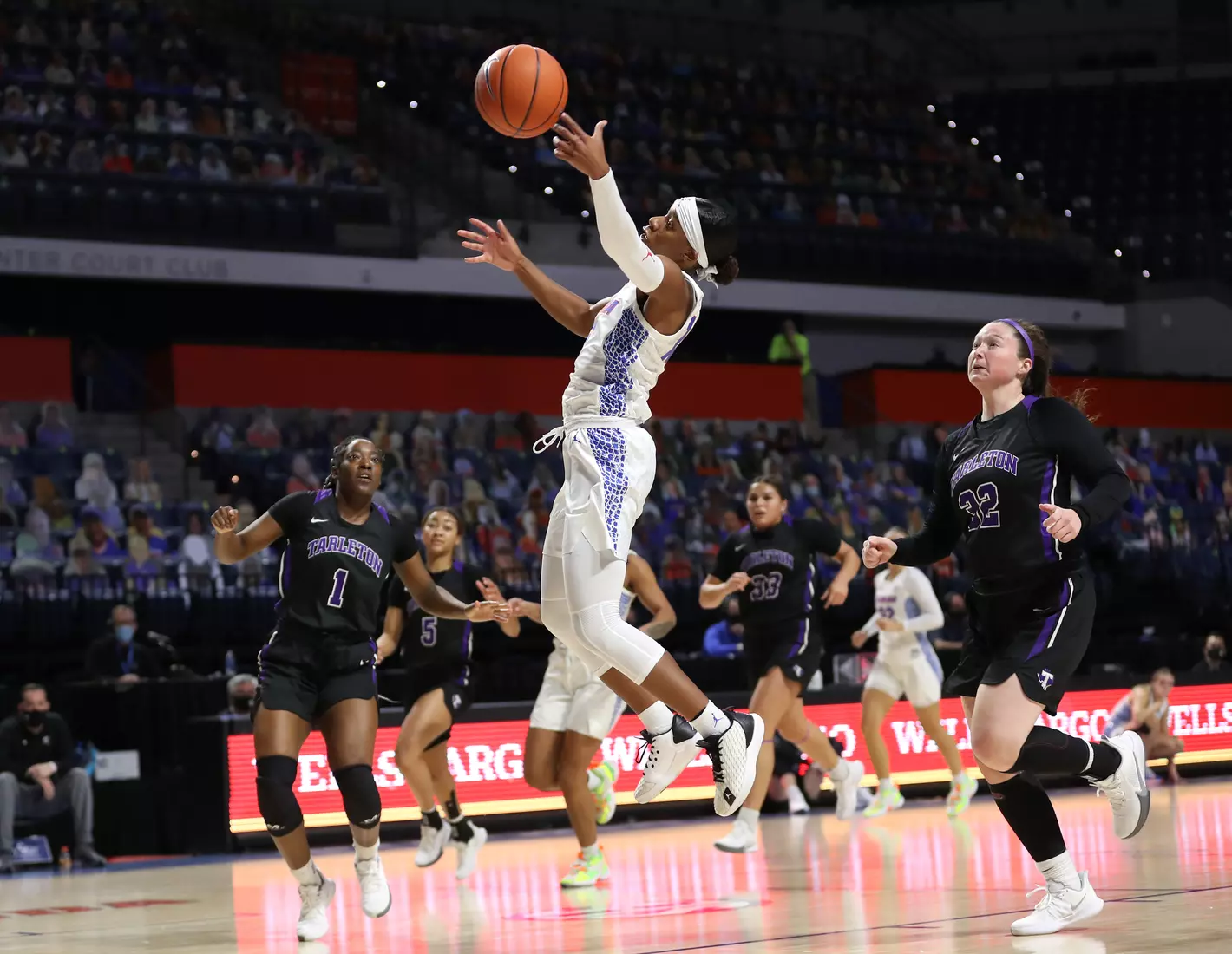 Scenes from the Gators' 84-52 win against the Texans