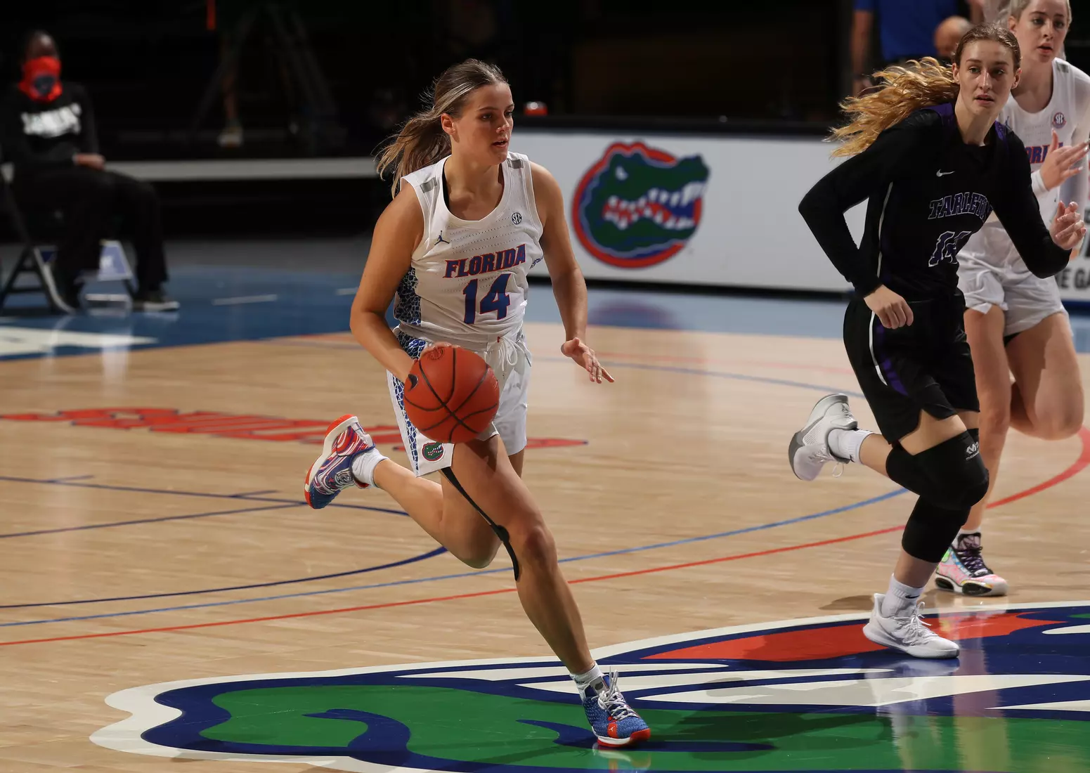 Scenes from the Gators' 84-52 win against the Texans