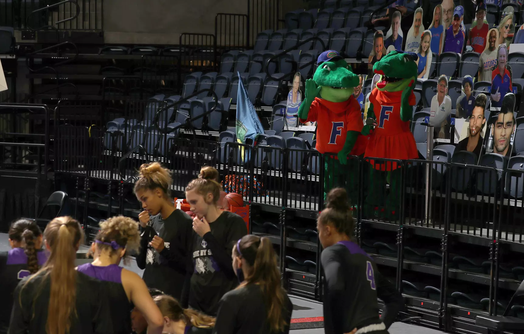 Scenes from the Gators' 84-52 win against the Texans