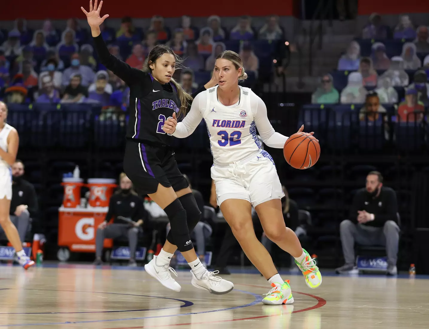 Scenes from the Gators' 84-52 win against the Texans