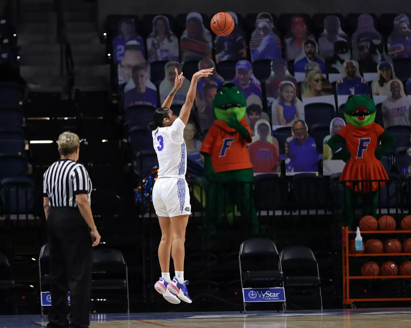 Scenes from the Gators' 84-52 win against the Texans