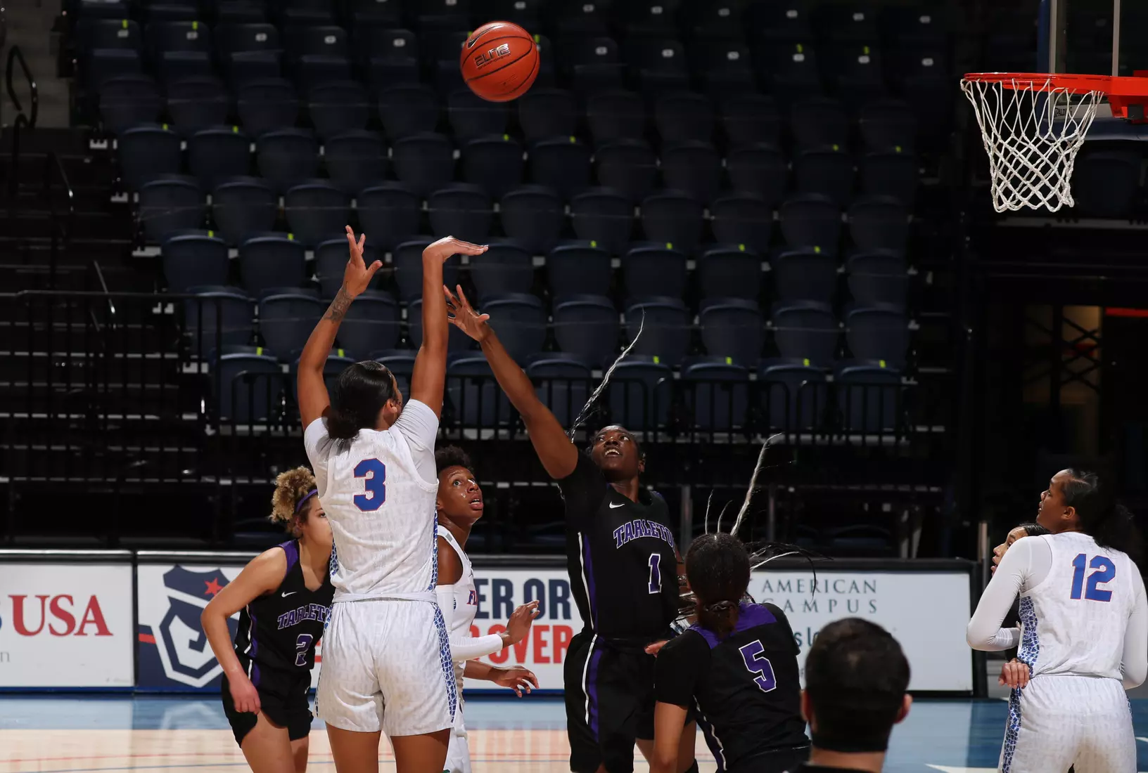 Scenes from the Gators' 84-52 win against the Texans