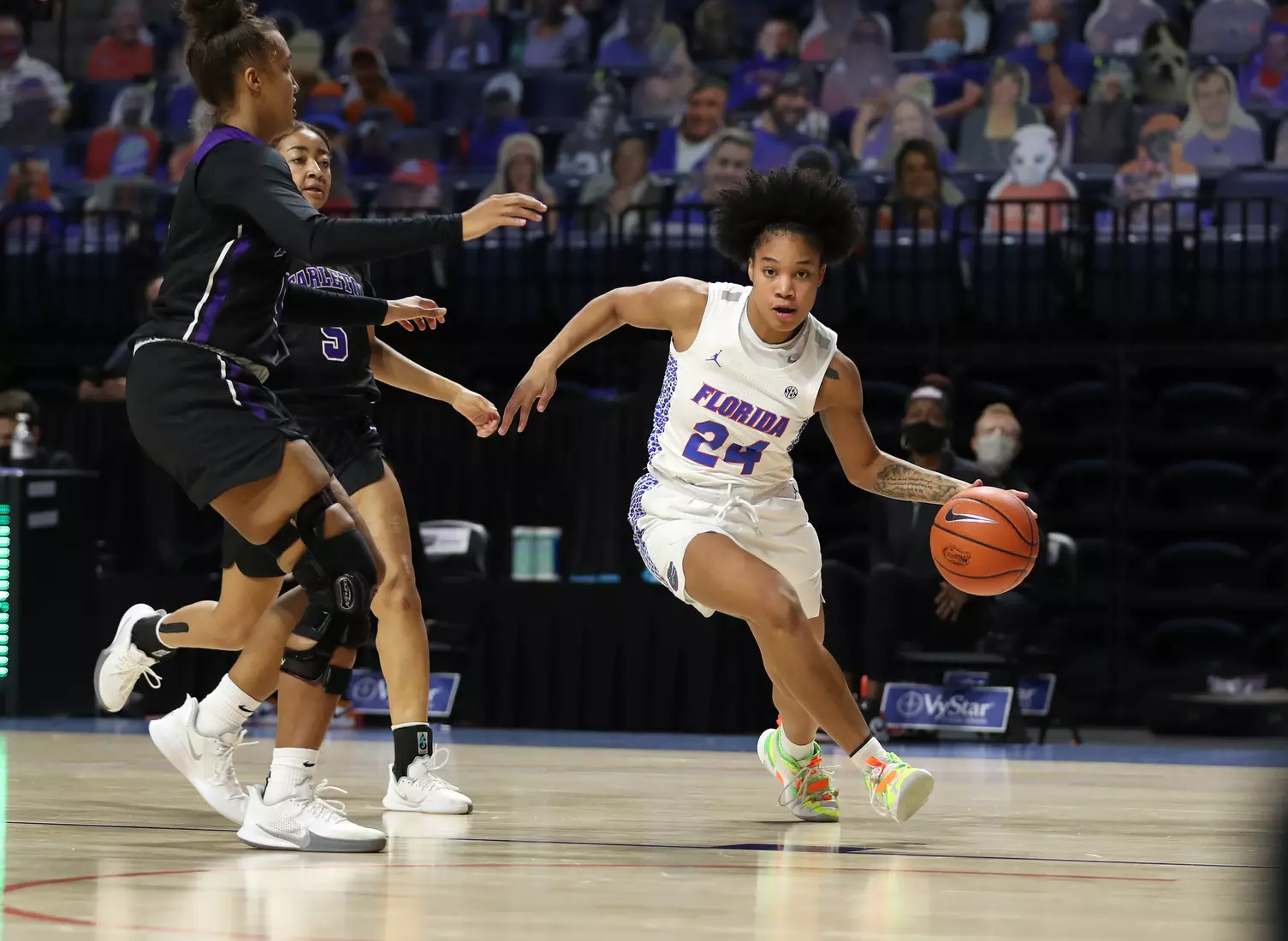 Scenes from the Gators' 84-52 win against the Texans