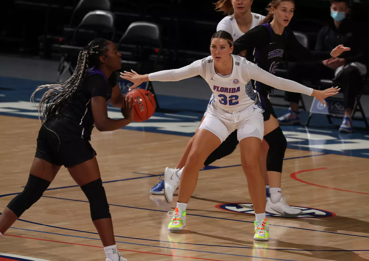 Scenes from the Gators' 84-52 win against the Texans