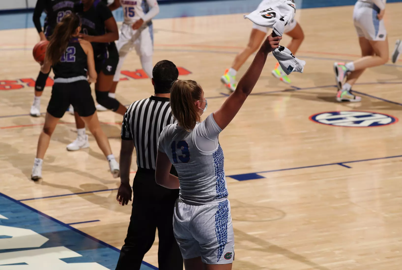 Scenes from the Gators' 84-52 win against the Texans