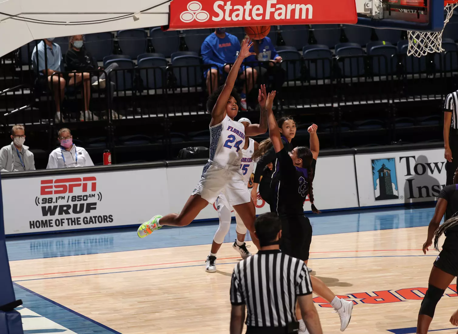 Scenes from the Gators' 84-52 win against the Texans