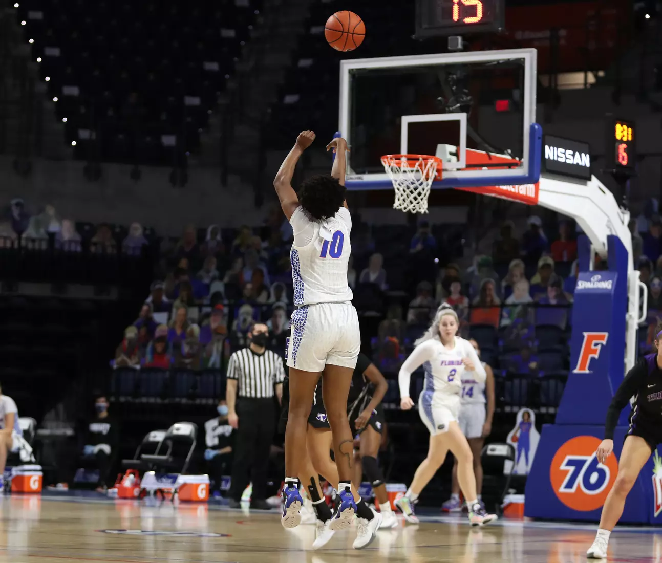Scenes from the Gators' 84-52 win against the Texans