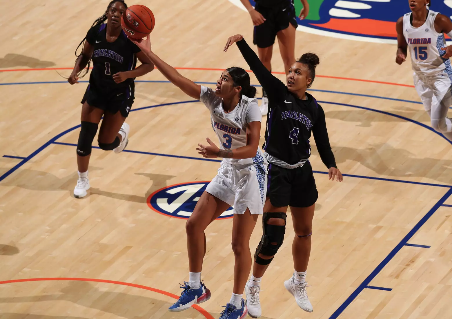 Scenes from the Gators' 84-52 win against the Texans