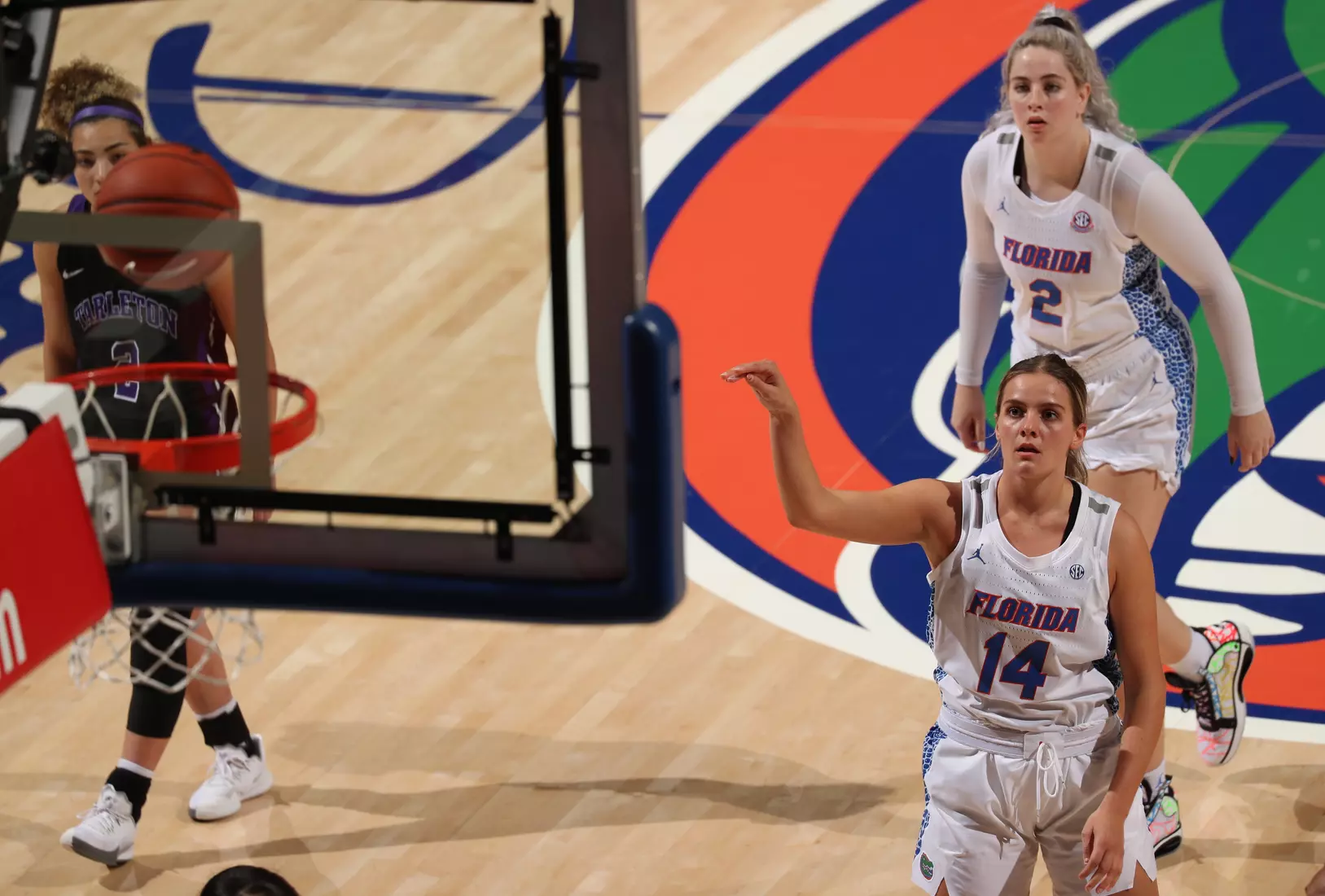 Scenes from the Gators' 84-52 win against the Texans