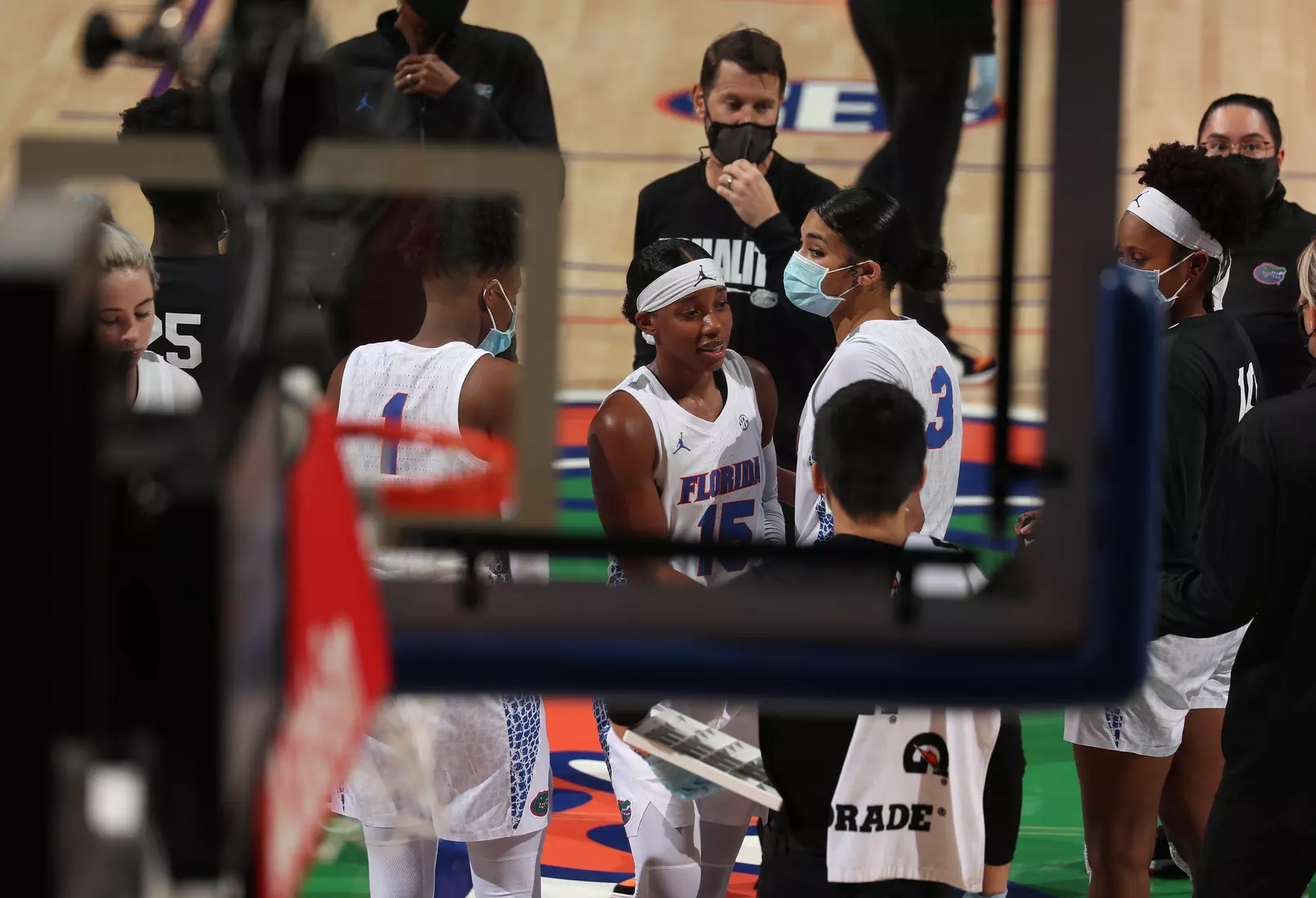 Scenes from the Gators' 84-52 win against the Texans