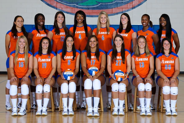 2010 Volleyball Roster Team Photo