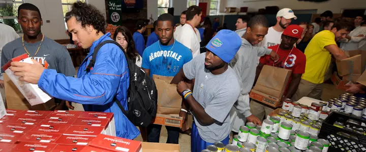 Gators Take An Afternoon To Give Back To Community