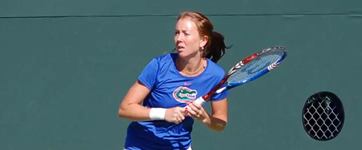 Embree Breezes Through Opponents on Second Day of USTA/ITA Regional Championships