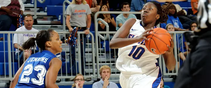 Women's Hoops Dominates Inside to Down Hampton, 63-46
