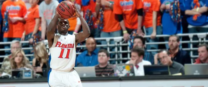 Walker's Season-High 25 Points Help No. 17/19 Florida Top South Carolina, 79-60