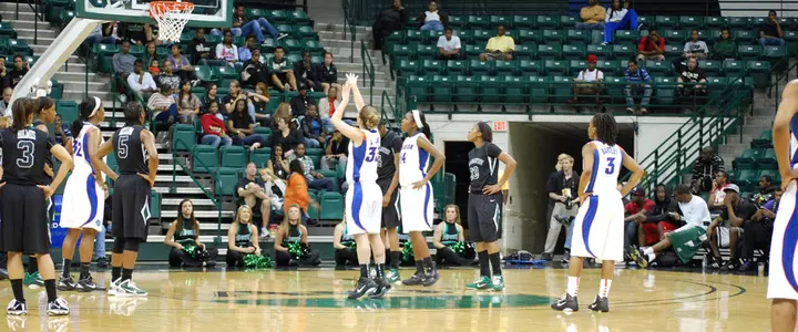 Women's Basketball Falls to Charlotte in Overtime in WNIT Third Round, 81-77