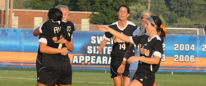No. 8 Gator Soccer Defeats No. 18 Texas A&M 3-2 with Goal in Final 15 Seconds