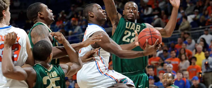 Walker Among 20 Candidates for Bob Cousy Award