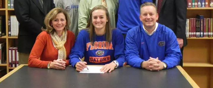Tennis Star Kourtney Keegan Signs National Letter of Intent with UF