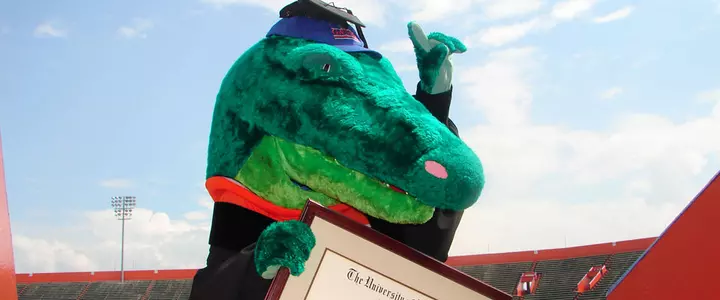 Five Florida Swimmers and Divers to Participate in Weekend Commencement Ceremonies