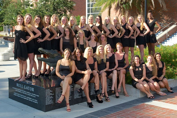 2013 Women's Swimming & Diving Roster Team Photo