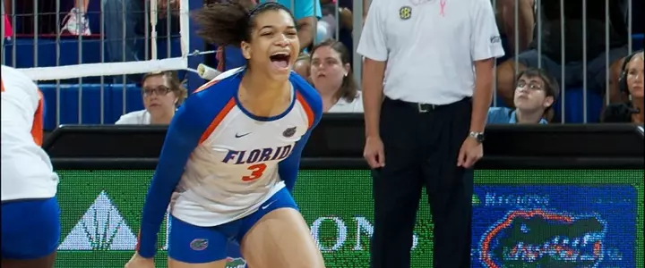 Holston Shows off Resiliency in Win Over Vols