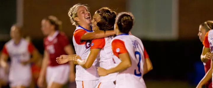 No. 8 Florida soccer opens SEC play with 3-0 win over Alabama