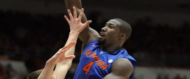 Gators Hold Off Auburn for 9th Straight Win, Sole Possession of 1st in SEC