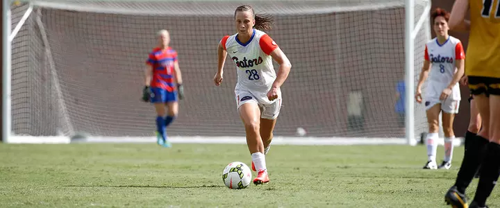 Glue Gal: Dougherty Howard is in the Middle of it All for Gators