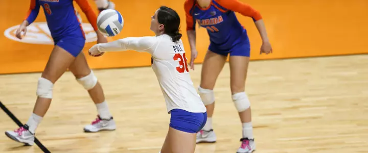 Florida Volleyball Takes Down Tennessee in Straight Sets, Tallies 13th Consecutive Victory