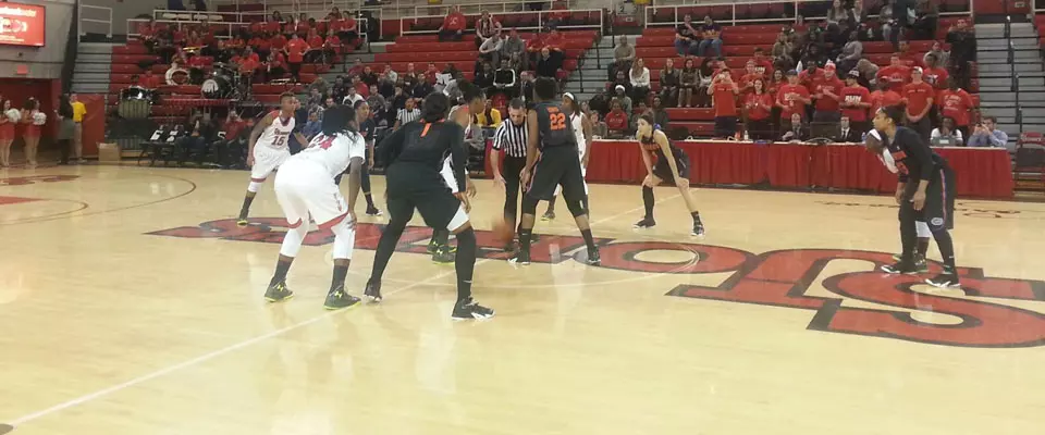 Gators Fall, 72-66, in Second-Half Thriller at St. John’s