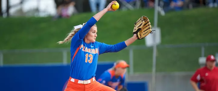 No. 1 Florida Defeats No. 4 Oregon, 2-1, in Extra-Inning Thriller