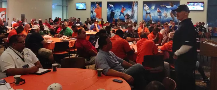 Quinn Returns to UF for Coaching Clinic, Reflects on Time with Gators
