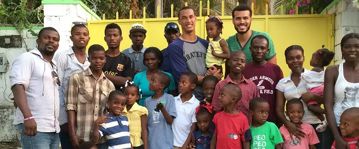 In The (Gator) Zone: Former UF receiver Nelson helping in Haiti, plus more tidbits