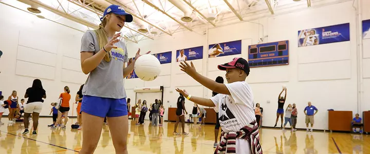 Gators Partner with Climb for Cancer Foundation to Host Sports Camp