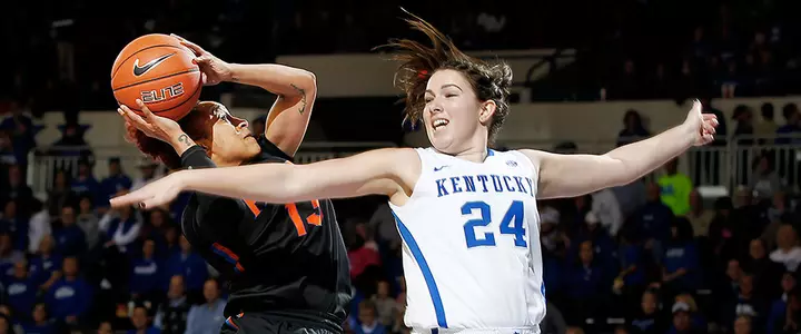 Gators Fall Short in Upset Bid at No. 10 Kentucky