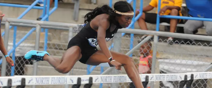 Bridgette Owens Takes Down 60m Hurdles School Record in No. 1 Gators’ Indoor Debut