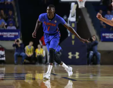 DeVon Walker - 151113 - Basketball